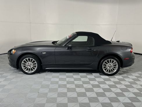 Used 2018 FIAT 124 Spider Classica w/ Technology & Siriusxm Group RWD image 5