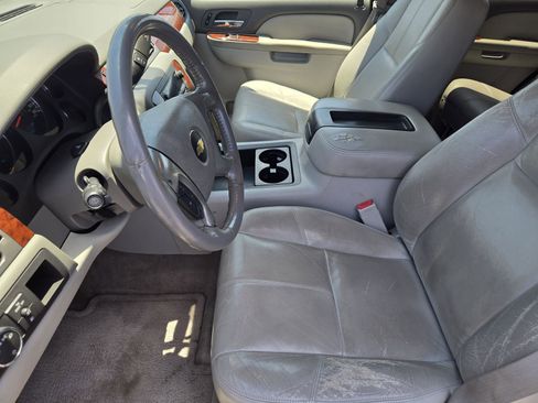 Used 2011 Chevrolet Tahoe LT w/ Luxury Package RWD image 12