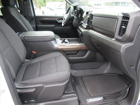 Used 2024 Chevrolet Silverado 3500 LT w/ Convenience Package image 10