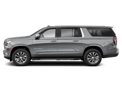 Used 2024 Chevrolet Suburban LT w/ Luxury Package RWD image 3