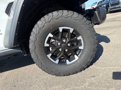 Used 2025 Jeep Wrangler Unlimited Rubicon AWD/4WD image 31