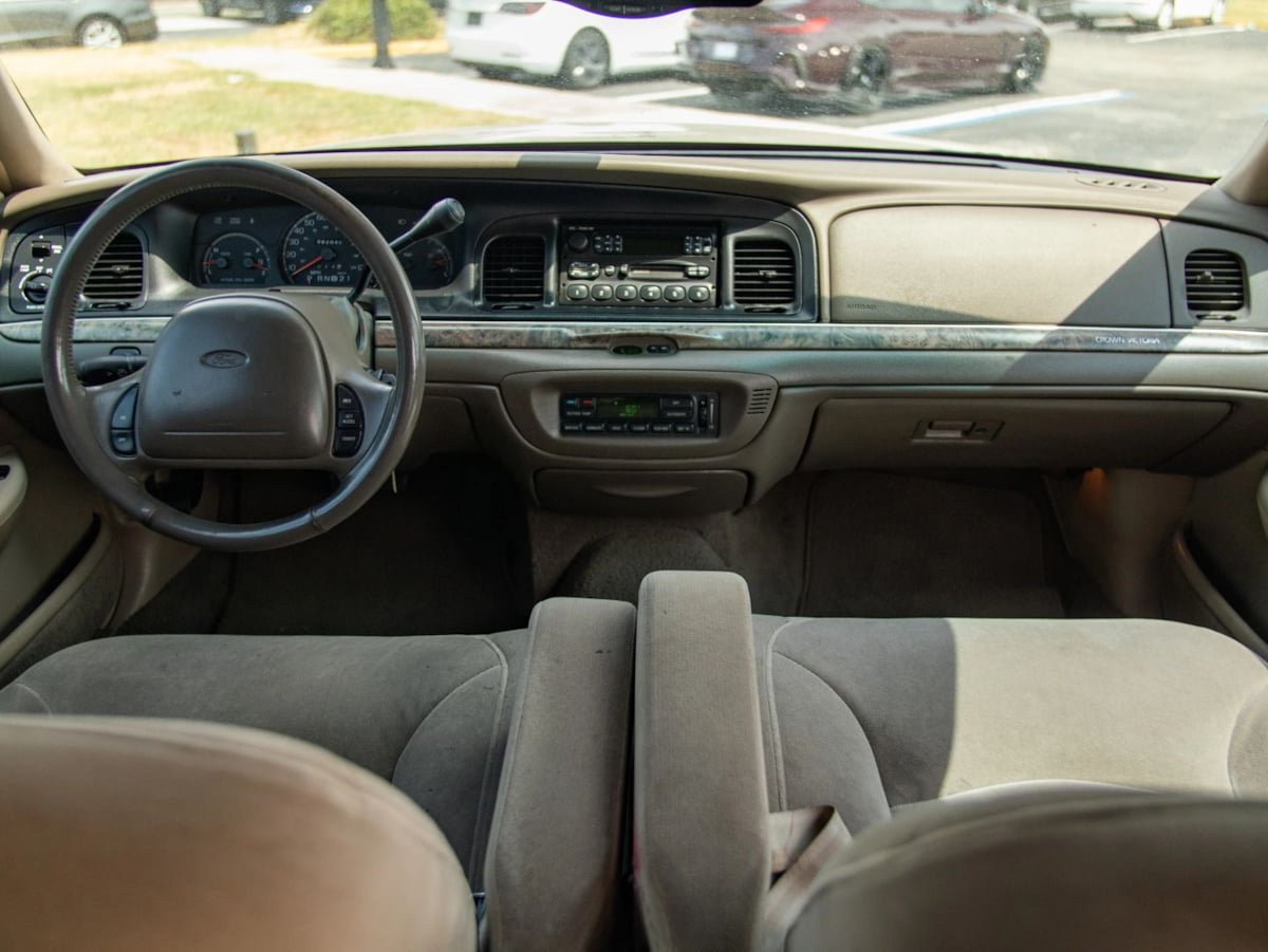 Used 1999 Ford Crown Victoria LX RWD image 22
