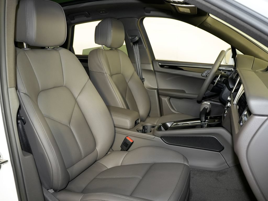 Used 2026 Porsche Macan AWD/4WD image 37