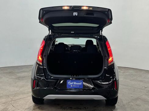 Used 2023 Kia Soul LX image 11