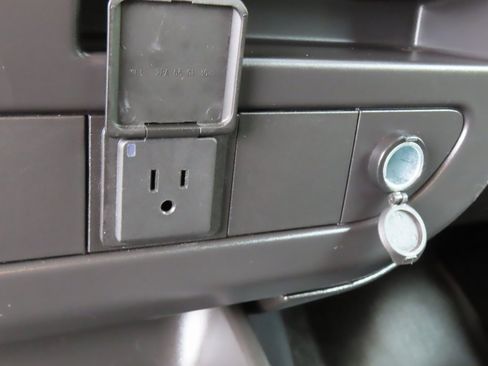 Used 2024 Chevrolet Express 2500 w/ Driver Convenience Package image 7