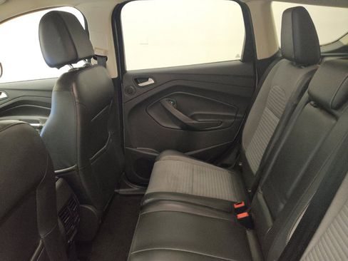 Used 2017 Ford Escape SE w/ Equipment Group 201A AWD/4WD image 18