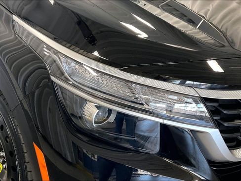 Used 2023 Kia Seltos LX image 31