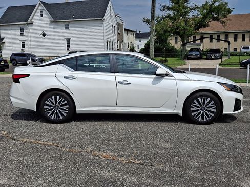 Certified 2024 Nissan Altima 2.5 SV w/ SV Premium Package FWD image 7
