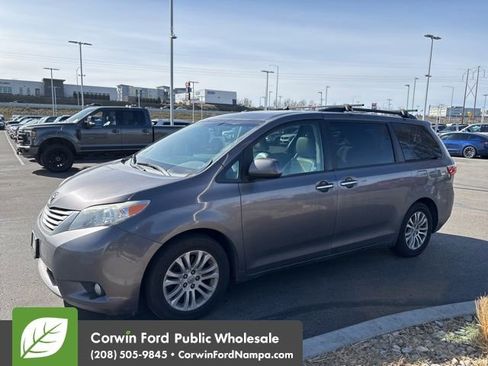 Used 2015 Toyota Sienna XLE w/ XLE Navigation Package image 1