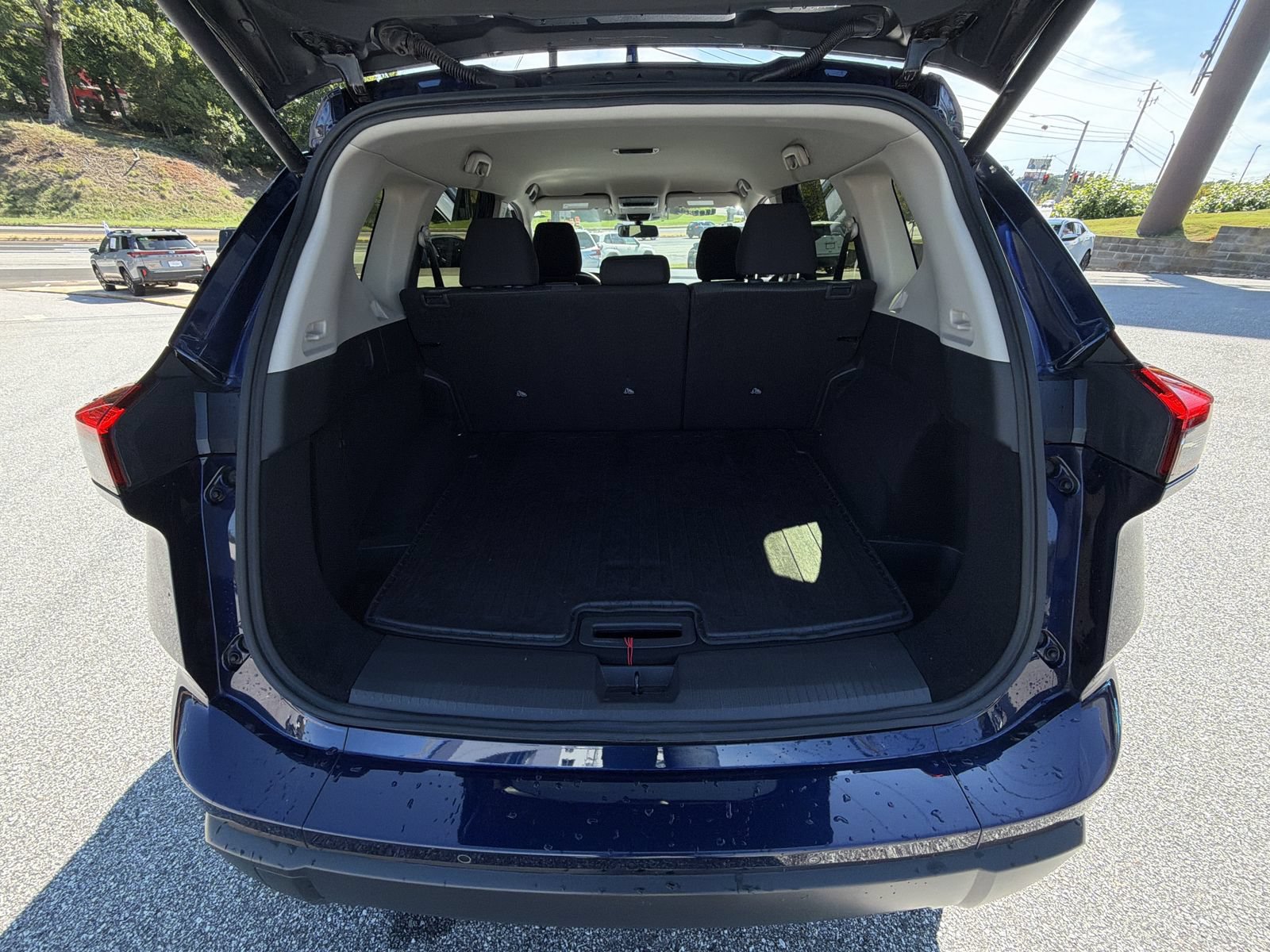 Used 2024 Nissan Rogue SV AWD/4WD image 26