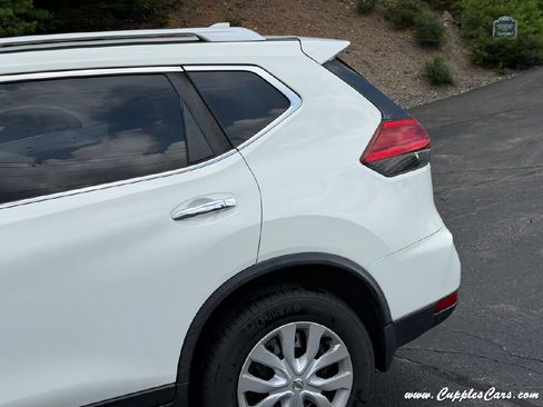 Used 2017 Nissan Rogue S w/ S Appearance Package AWD/4WD image 28