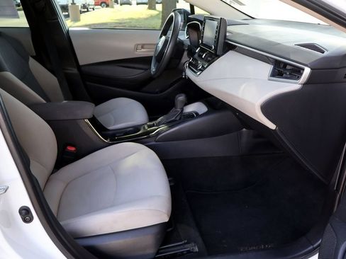 Used 2022 Toyota Corolla LE FWD image 19