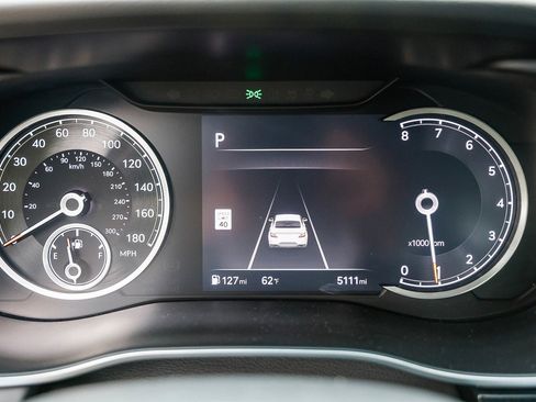 Used 2025 Genesis G70 2.5T image 22