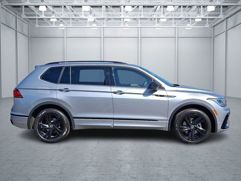 Certified 2024 Volkswagen Tiguan SE R-Line AWD/4WD image 7