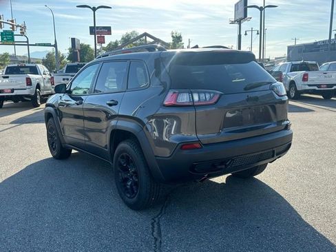 Used 2022 Jeep Cherokee Latitude AWD/4WD image 5