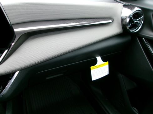 New 2026 Chevrolet Equinox LT w/ Convenience Package II FWD image 20
