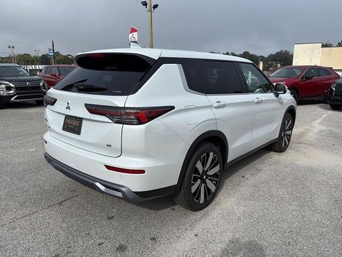 New 2026 Mitsubishi Outlander SE image 6