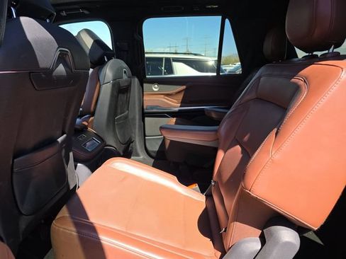 Used 2025 Lincoln Navigator Reserve AWD/4WD image 11