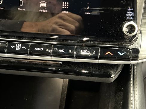 Used 2024 Jeep Wagoneer Series II w/ Flexible Seating Group image 58