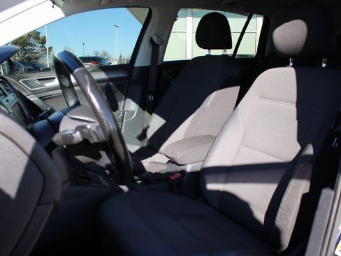 Used 2016 Volkswagen Golf S image 10