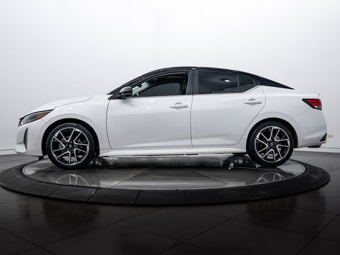 Used 2024 Nissan Sentra SR w/ SR Premium Package image 6