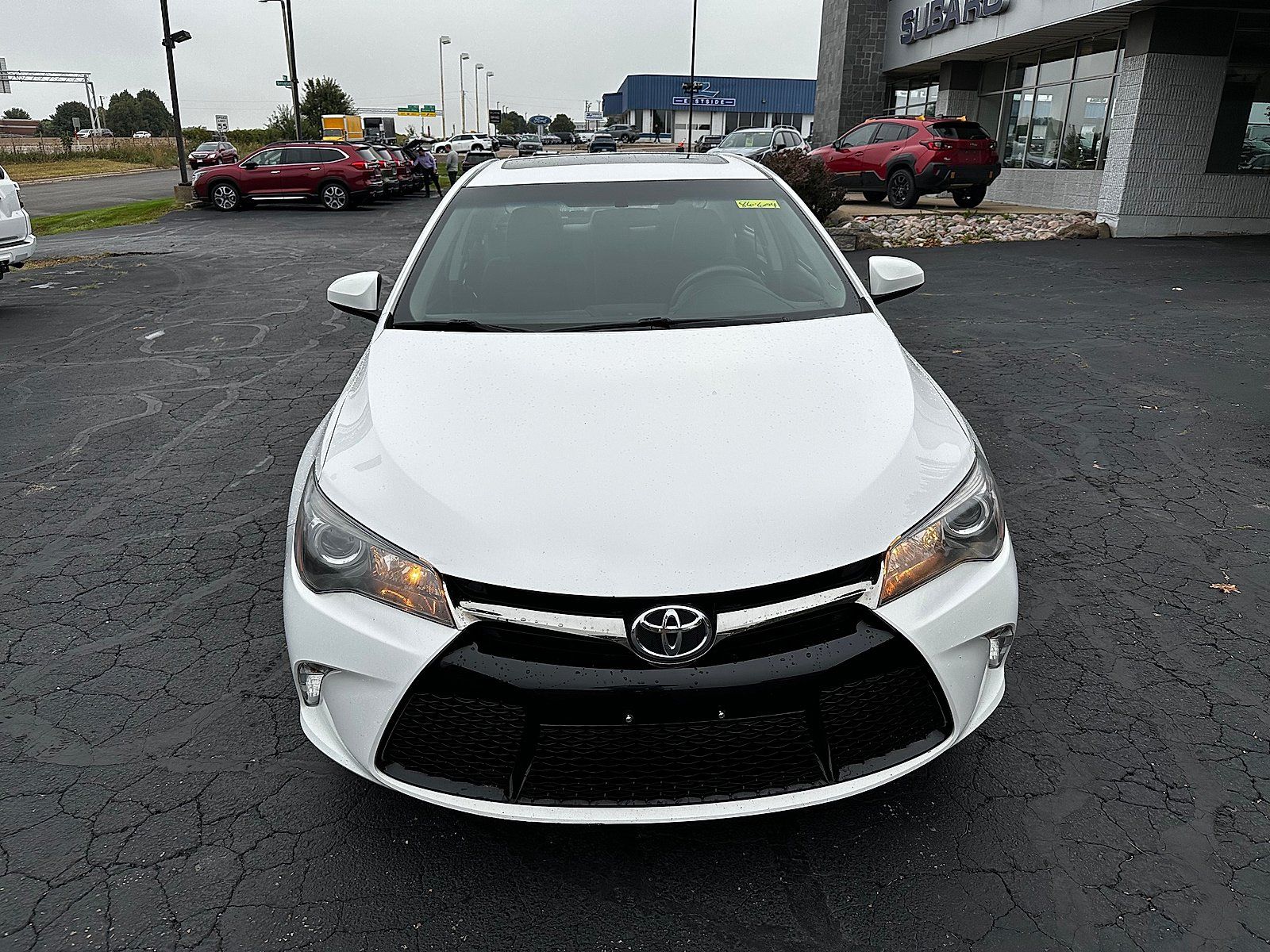 Used 2017 Toyota Camry SE w/ Moonroof Package FWD image 8