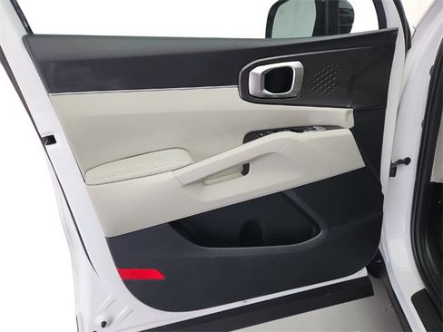 Used 2021 Kia Sorento S image 19