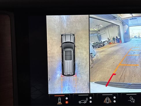 Used 2023 GMC Yukon Denali Ultimate image 33