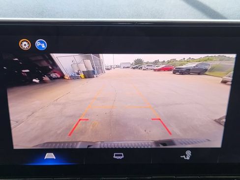 Used 2026 Chevrolet Colorado LT RWD image 16