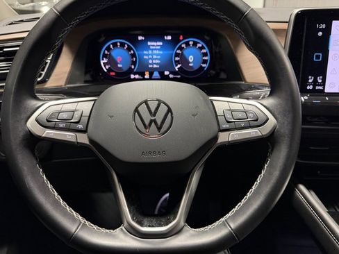 Used 2025 Volkswagen Atlas SE image 15