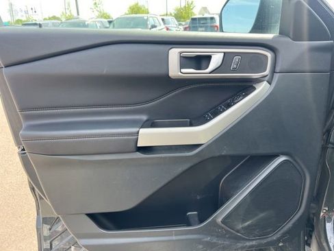 Used 2023 Ford Explorer XLT w/ Equipment Group 202A AWD/4WD image 19