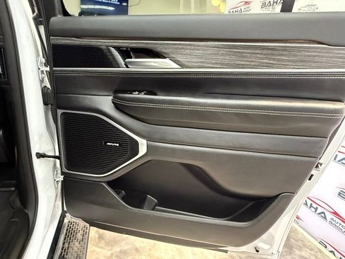 Used 2024 Jeep Wagoneer L Series II w/ Flexible Seating Group image 59