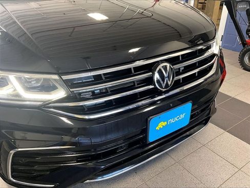 Used 2022 Volkswagen Tiguan SEL R-Line AWD/4WD image 32