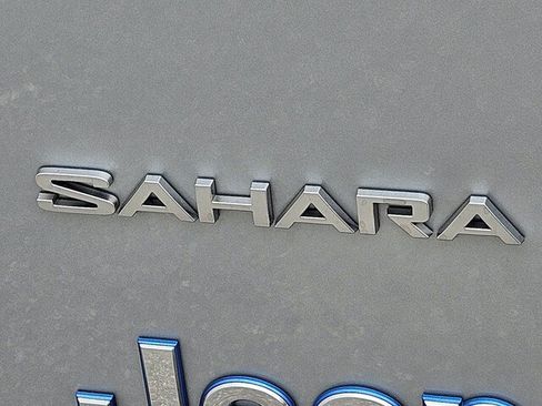 Used 2022 Jeep Wrangler Unlimited Sahara w/ Cold Weather Group AWD/4WD image 32