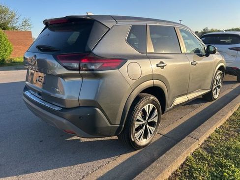 Used 2023 Nissan Rogue SV image 3