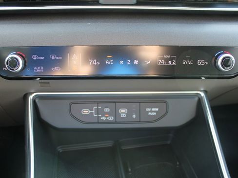 New 2026 Kia Carnival EX FWD image 46
