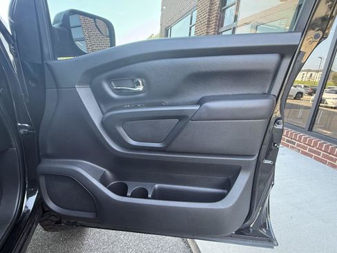 Used 2019 Nissan Titan SV w/ SV Convenience Package AWD/4WD image 24