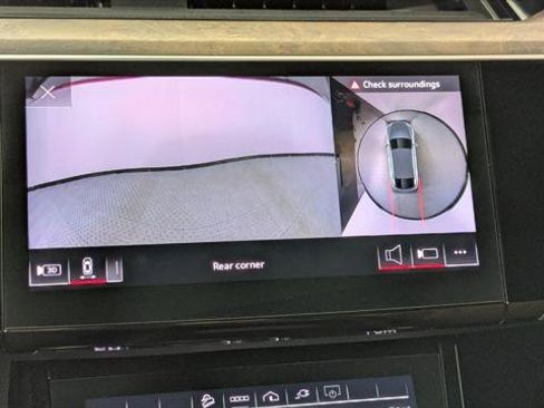 Used 2022 Audi e-tron Premium Plus w/ Premium Plus Package image 37