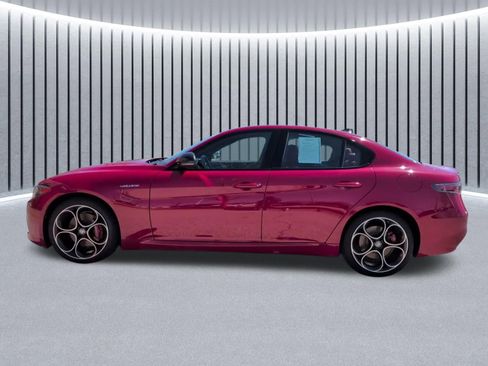 Used 2024 Alfa Romeo Giulia Veloce AWD/4WD image 17