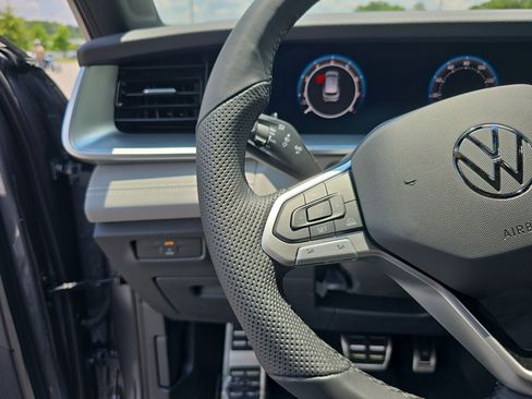 New 2025 Volkswagen Tiguan SE R-Line image 17