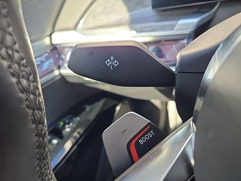 Used 2024 BMW 740i xDrive image 18