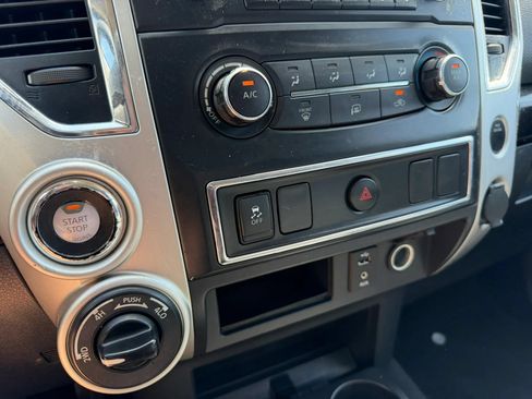 Used 2018 Nissan Titan SV AWD/4WD image 13