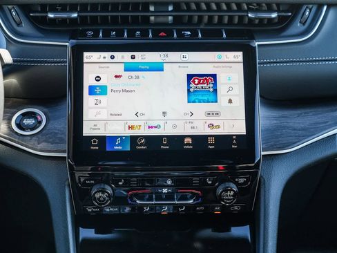 New 2025 Jeep Grand Cherokee L Limited image 15