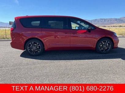 New 2026 Chrysler Pacifica Select