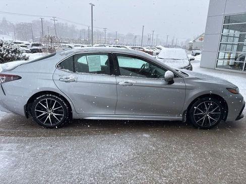 Used 2024 Toyota Camry SE image 8