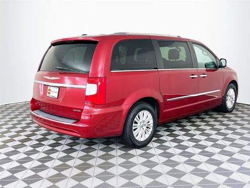 Used 2014 Chrysler Town & Country Limited w/ Luxury Group FWD image 9