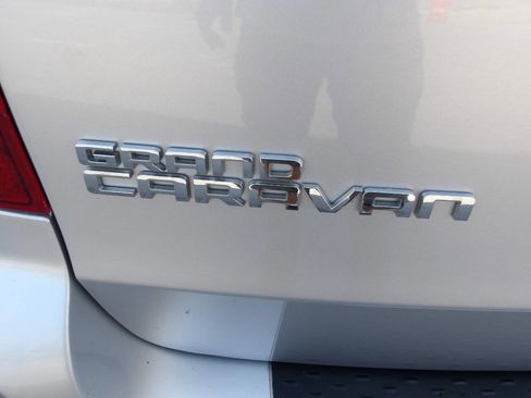 Used 2012 Dodge Grand Caravan SXT w/ Entertainment Group 1 image 39