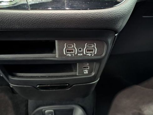 Used 2023 Chrysler Pacifica Touring-L w/ Uconnect Theater Family Group FWD image 26