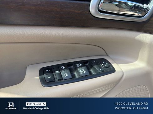 Used 2018 Jeep Grand Cherokee Laredo AWD/4WD image 5