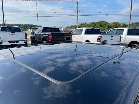 Used 2020 Chrysler 300 Limited AWD/4WD image 4